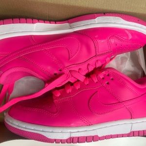Women Nike dunks size 61/2
